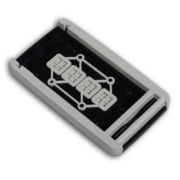 Teko - seria REMO-TEK (13124.47) - obudowa do pilota w kolorze białym z chromowanymi metalowymi bokami (71,5 x 39,3 x 11,5 mm)